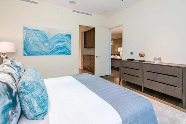 Building Photo - Park Lane Garden Suite