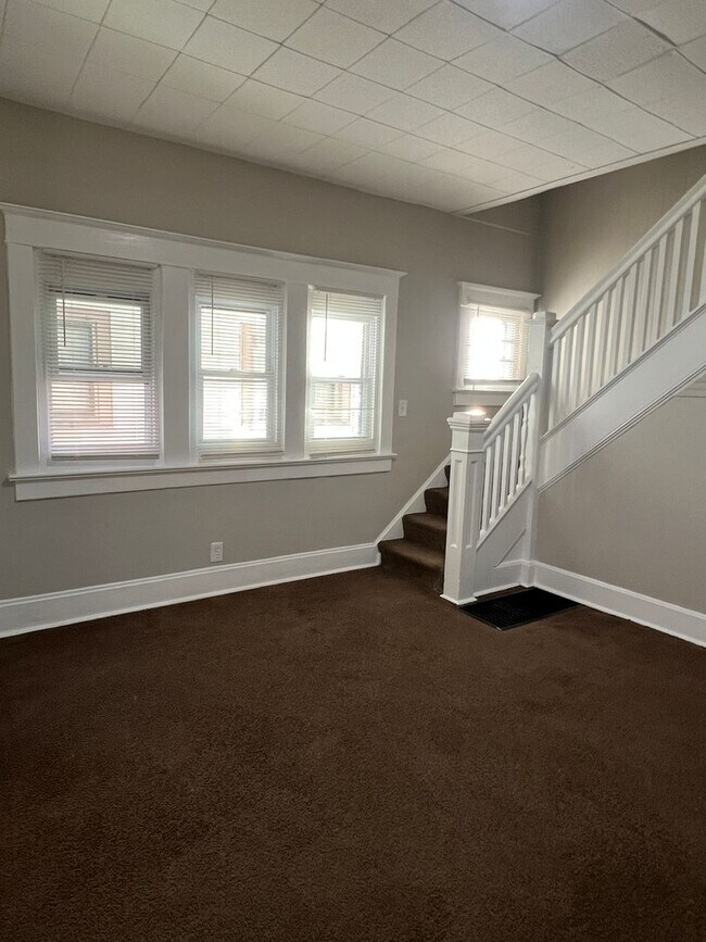 Building Photo - 400 N Grant Ave