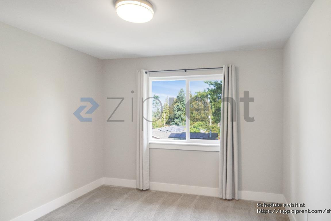 Building Photo - 3422 S 164th St