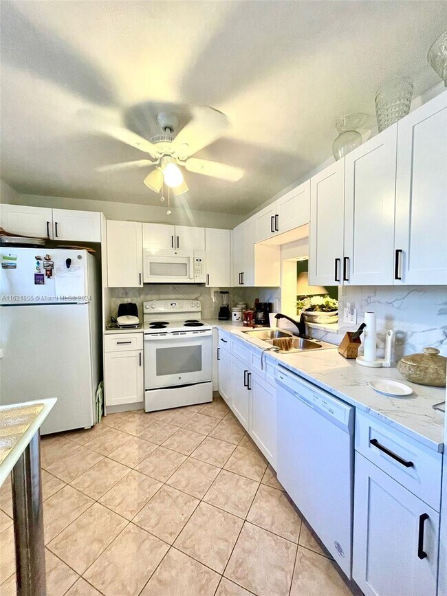 Primary Photo - 620 NE 12th Ave