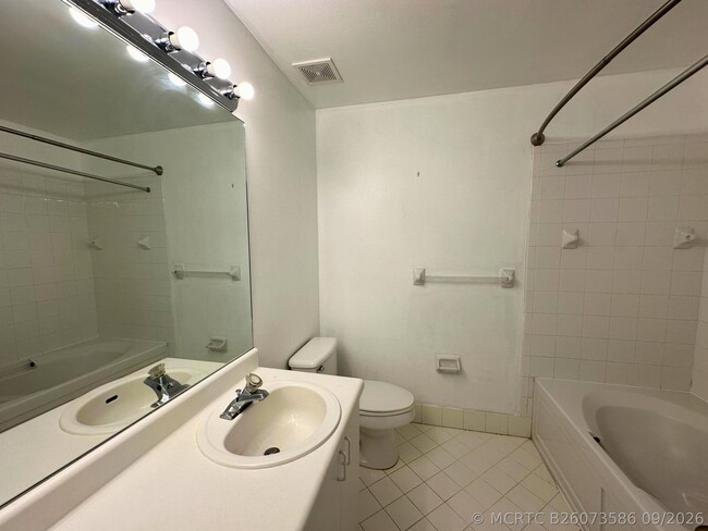 Building Photo - 4747 SW 14th St