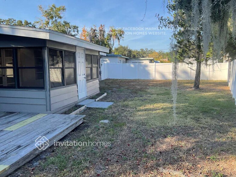 Building Photo - 5609 Sandalwood Dr