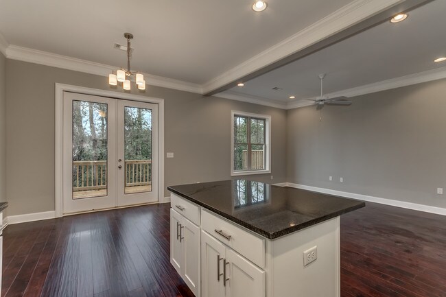 Kitchen island - 818 Columbiana Rd