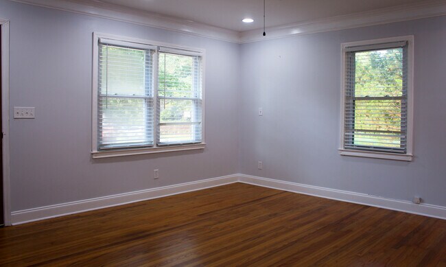 Building Photo - 2287 Vistamont Dr