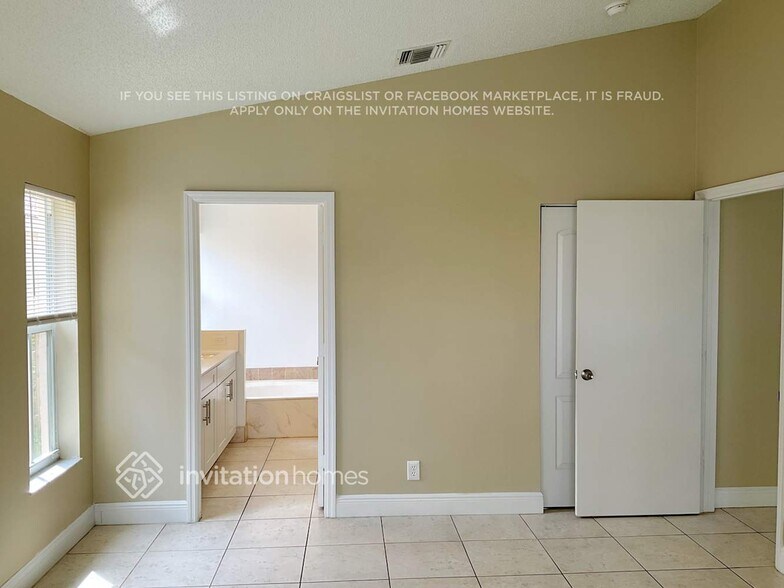 Building Photo - 6249 Island Way