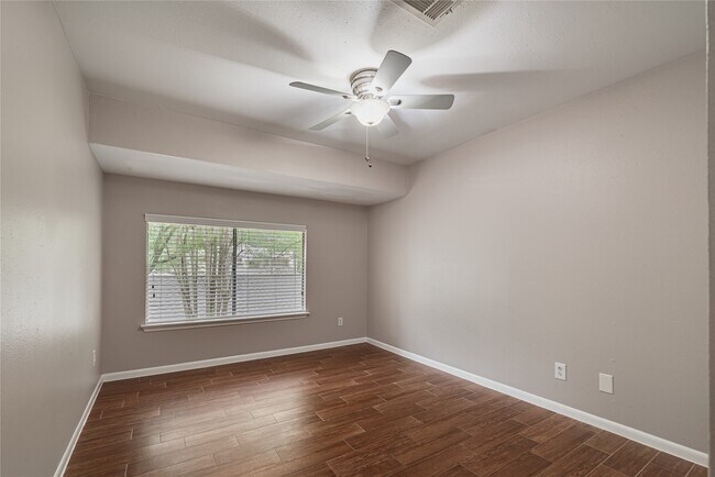 Building Photo - 2425 W Settler's Way
