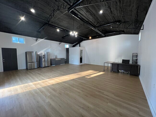 Building Photo - OC Property