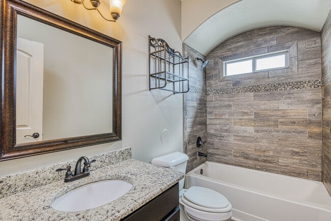 Building Photo - Beautiful East side House in Ventanas Subdivision