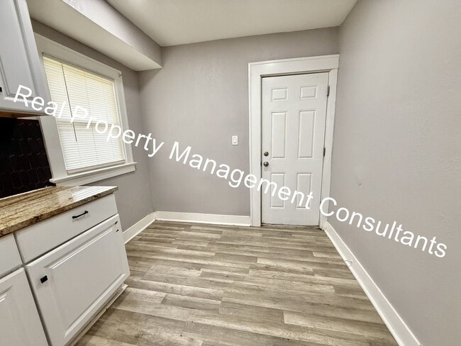 Building Photo - 3-Bedroom Home with Modern Updates Throughout