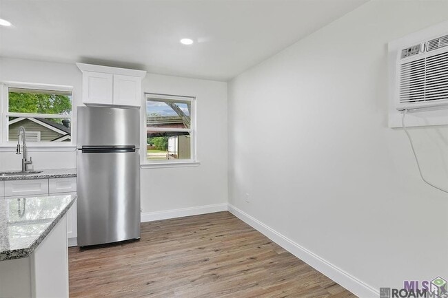 Building Photo - 212 Centerville St NE