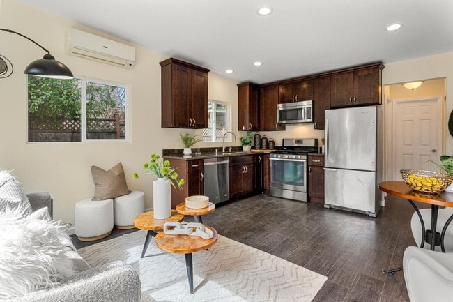 Building Photo - "Charming 1-Bedroom Retreat with Granite Touches and Pool Access in Berkeley"