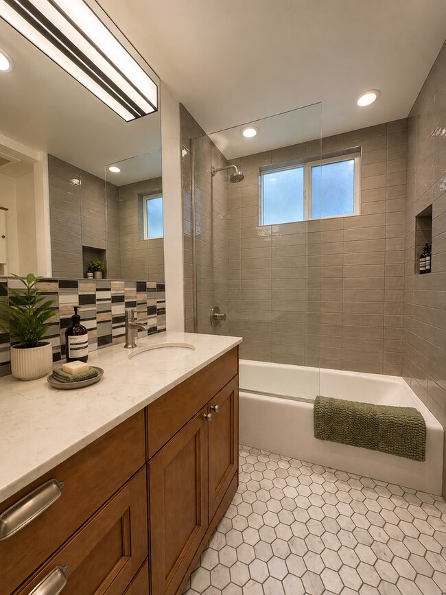 Building Photo - Laurelhurst Home