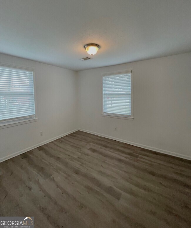 Building Photo - 405 N Park St