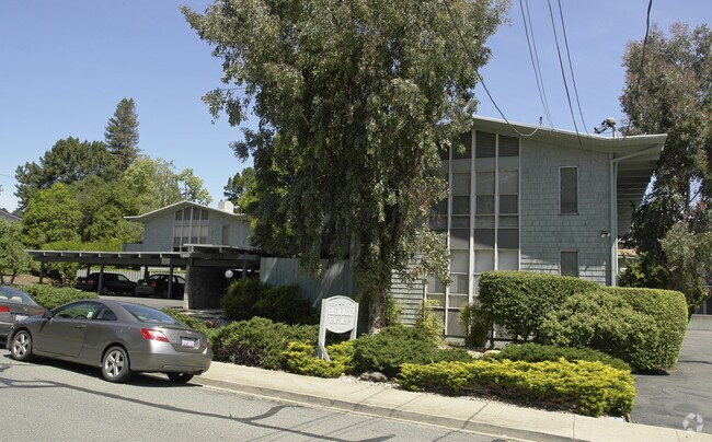 Building Photo - 2101 Donald Dr
