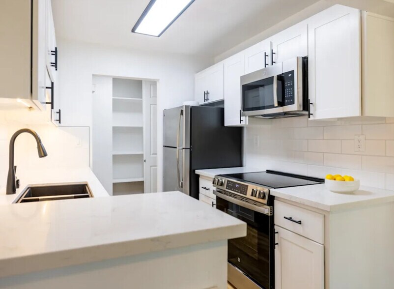 Building Photo - 444 Saratoga Ave
