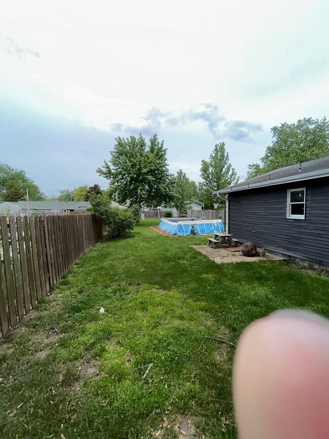 Building Photo - 704 E Renrose Ave