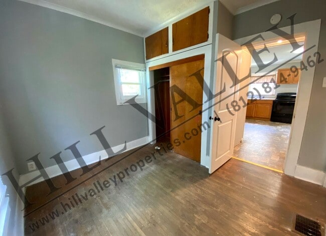 Building Photo - Three Bedroom House