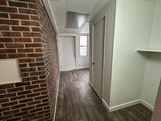 Building Photo - Spacious 4 Bedroom Home | 2 Living Rooms | Large Fenced Yard | 1,700+ Sq Ft