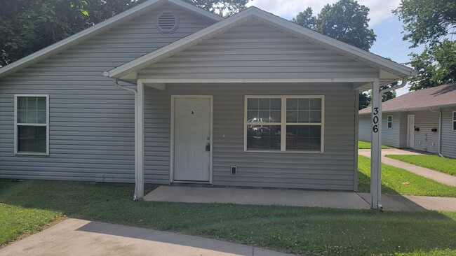 Primary Photo - 306 S. Elm Duplex