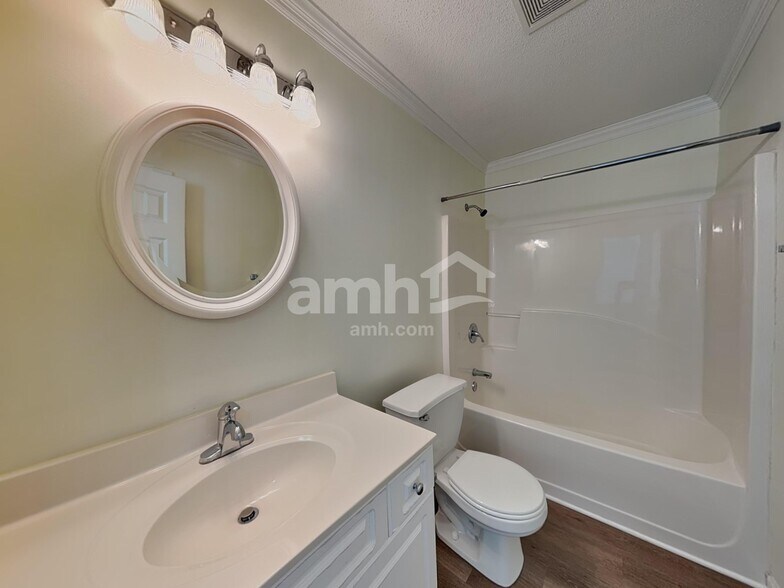 Building Photo - 1703 Hunterwoods Dr