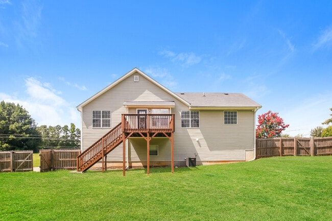 Building Photo - 37 Ridgefield Dr