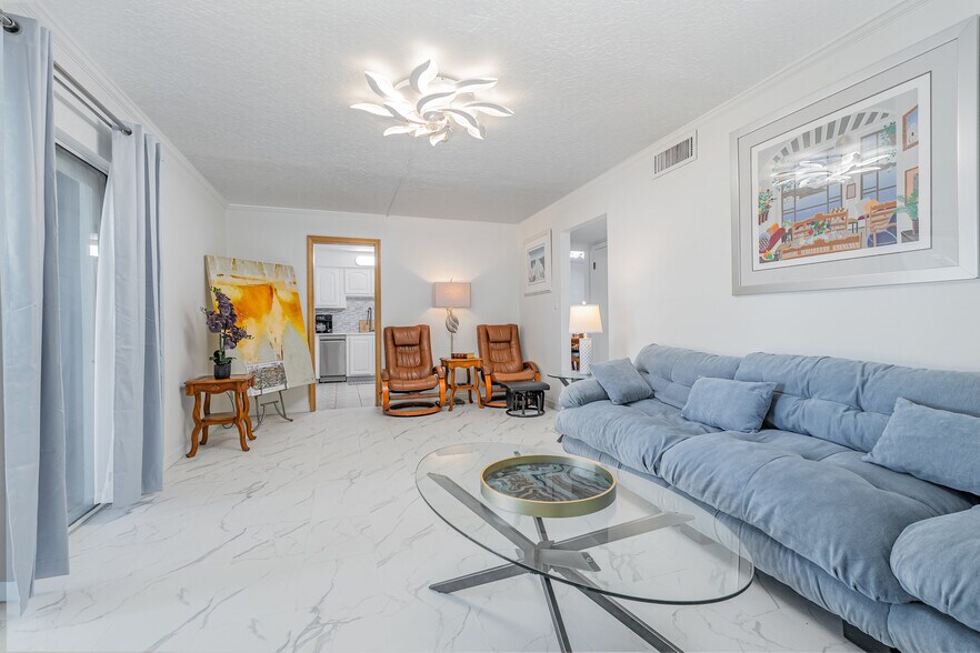 Building Photo - 279 S Brevard Ave