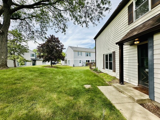 Building Photo - 2450 Devonshire Ct