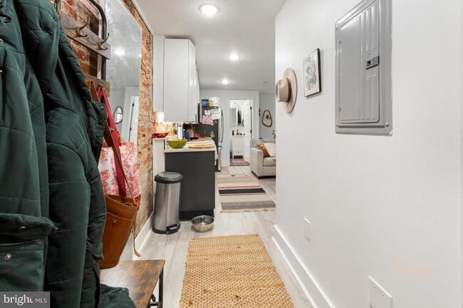 Building Photo - 212 Catharine St