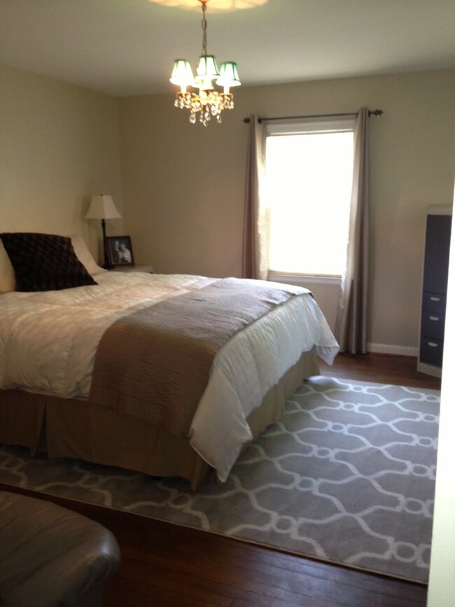 Building Photo - 5690 N College Ave