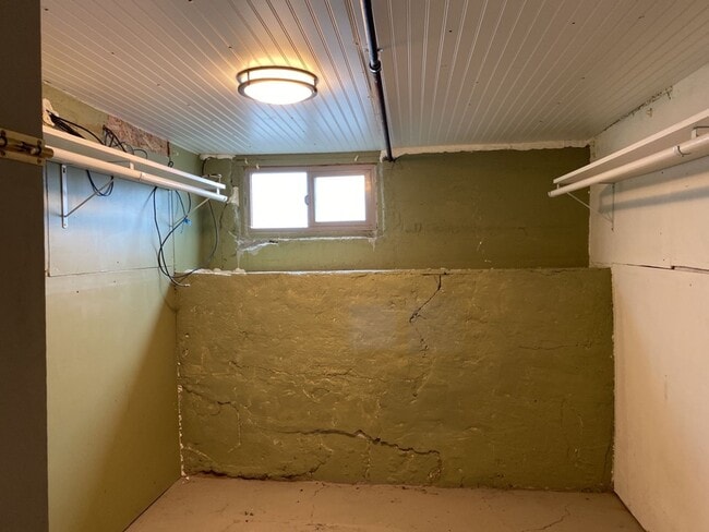 Building Photo - STUDENTS WELCOME! Charming 3 Bed 2 Bath Single Family Home in Old Town