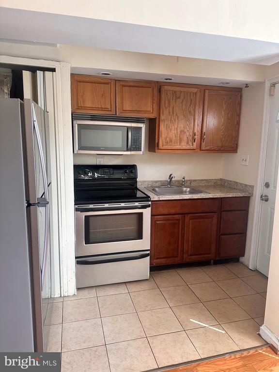 Building Photo - 3433 Clay St NE