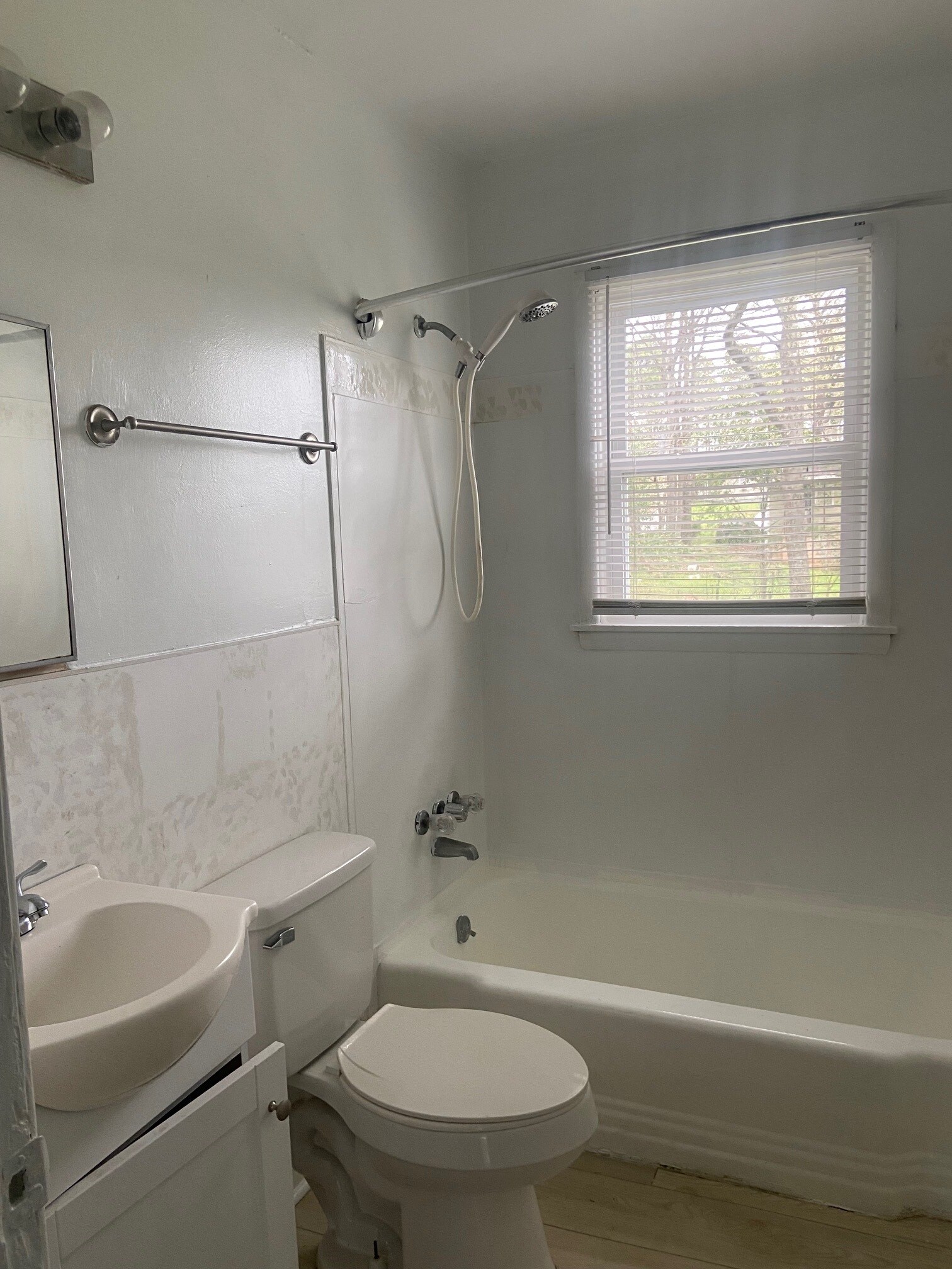 Building Photo - 208 15th Ave SW