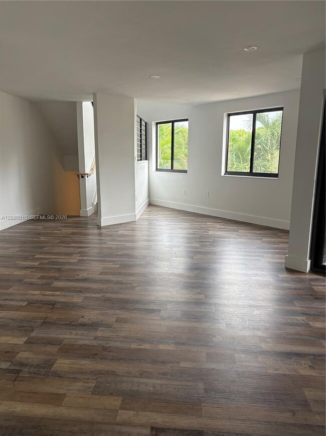 Building Photo - 1405 SW 122nd Ave