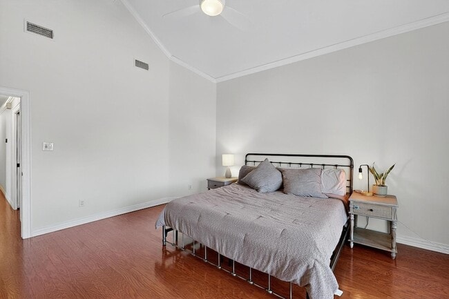 Building Photo - 2806 Sausalito Dr