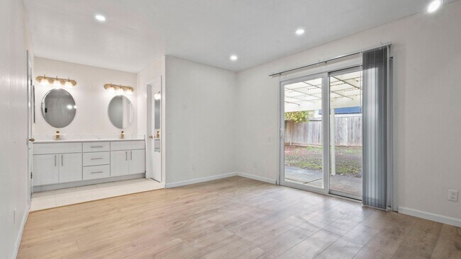 Building Photo - 493 Landsdown Cir