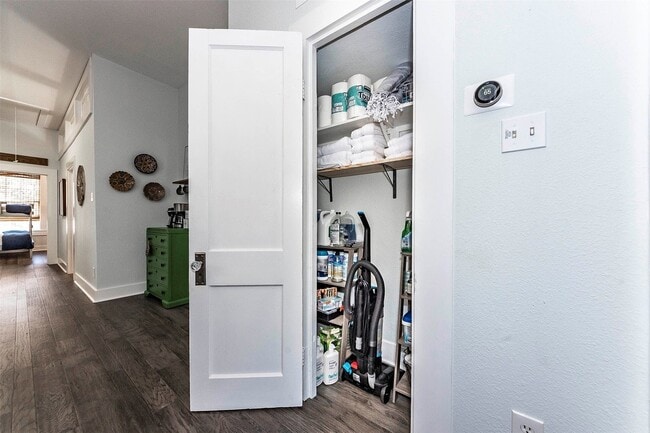 Building Photo - 2021 Avenue O 1/2