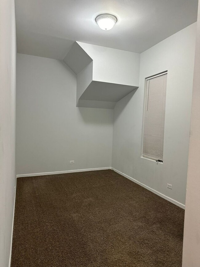 Building Photo - 923 W Fletcher St