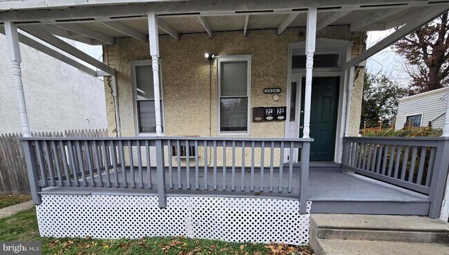 Building Photo - 5526 N Mascher St