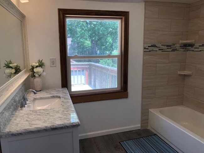 Building Photo - 823 Bloomfield Ave