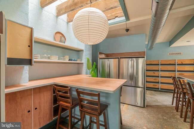 Building Photo - 711 G St SE