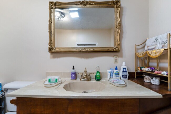 Building Photo - 1022 Wise St