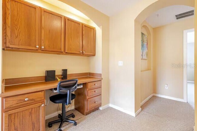 Building Photo - 3041 Ashland Ln S