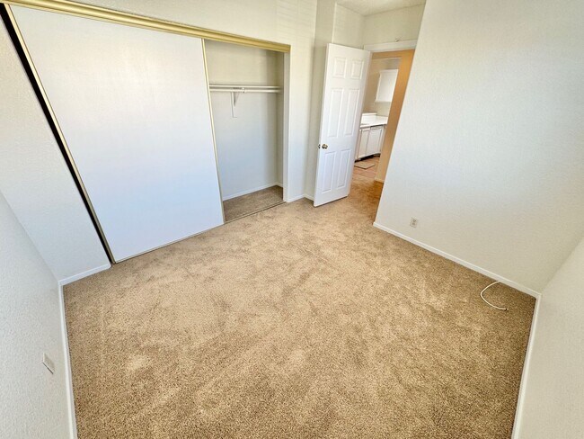 Building Photo - BRIGHT 2-BED CONDO LOCATED CENTRAL LAS VEGAS CONDO