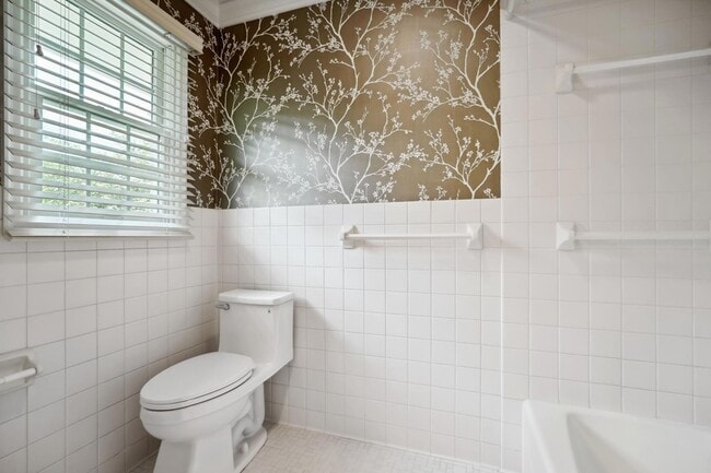 Building Photo - 5721 Londonderry Rd