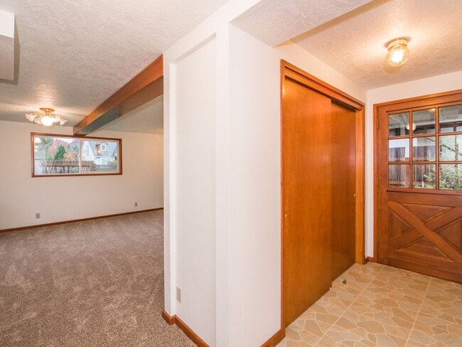 Building Photo - Adorable 2-bdrm/2-bath barn conversion home off River Road—Rural feel, close to everything