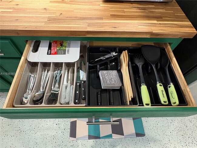 Building Photo - 1901 SW 9th St