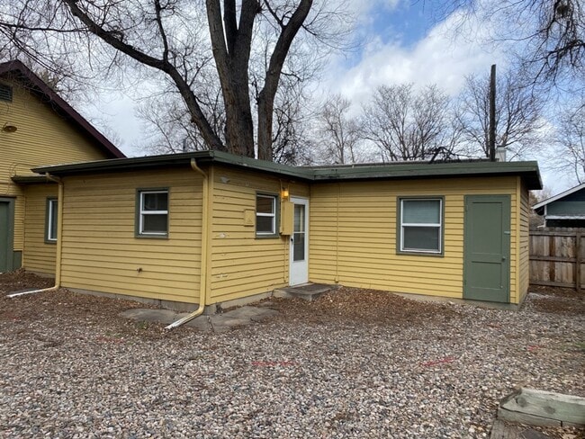 Building Photo - STUDENTS WELCOME! One-Bedroom Bungalow 1 Block from CSU!