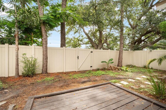 Building Photo - 6917 Exeter Park Pl