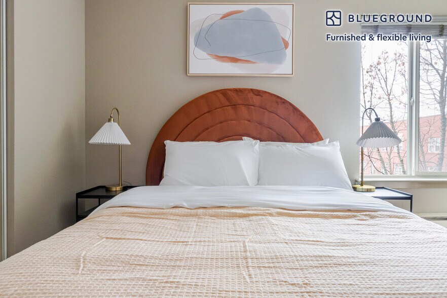 Building Photo - 2400 Elliott Ave