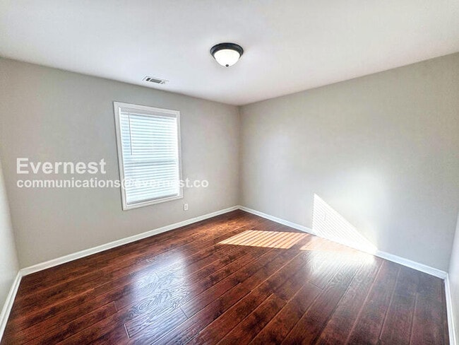 Building Photo - 463 Valley Hill Rd SE